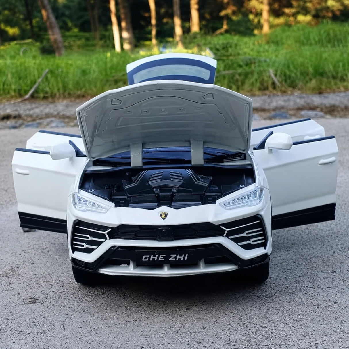 Lamborghini 2017 Urus White 1:24 – model wyświetlacza odlewany z odlewu