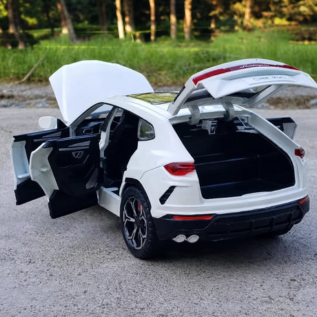 Lamborghini 2017 Urus White 1:24 – model wyświetlacza odlewany z odlewu