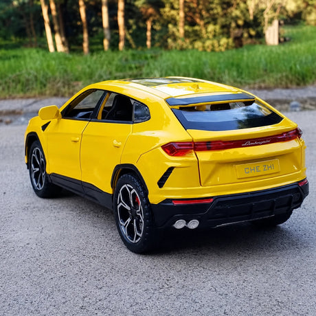 Lamborghini 2017 Urus Yellow 1:24 – Model wyświetlacza odlewany z odlewu