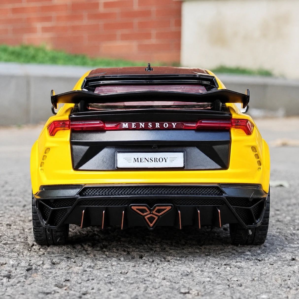 [TOY] 1:24 Lamborghini 2023 Urus Mansory gul modellbil Die-Cast