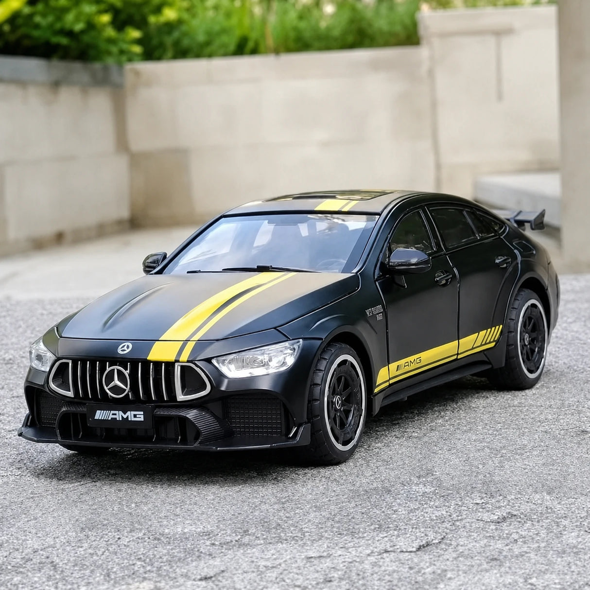 [TOY] 1:24 Mercedes-AMG 2018 GT63 zwart modelauto Die-Cast
