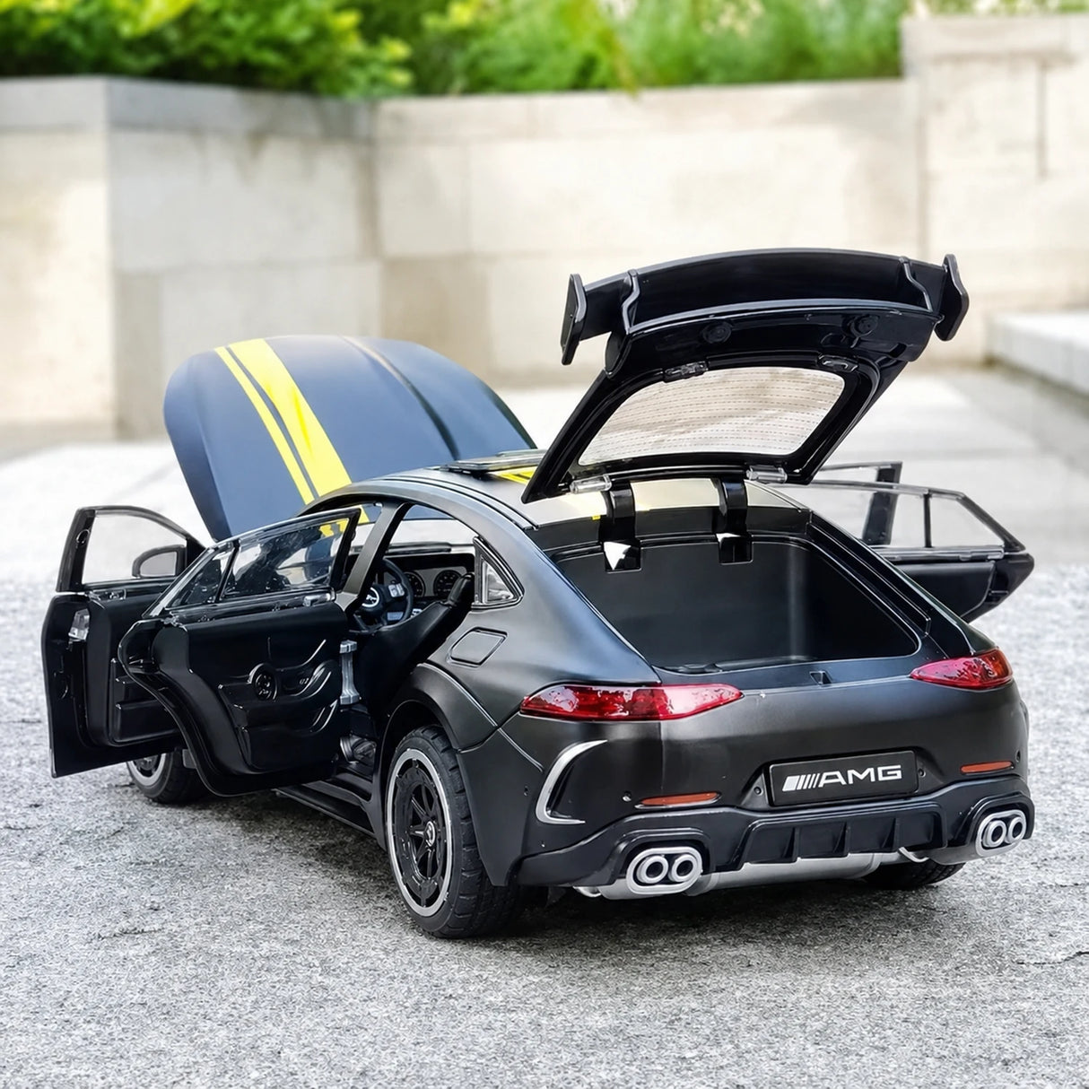 [TOY] 1:24 Mercedes-AMG 2018 GT63 zwart modelauto Die-Cast