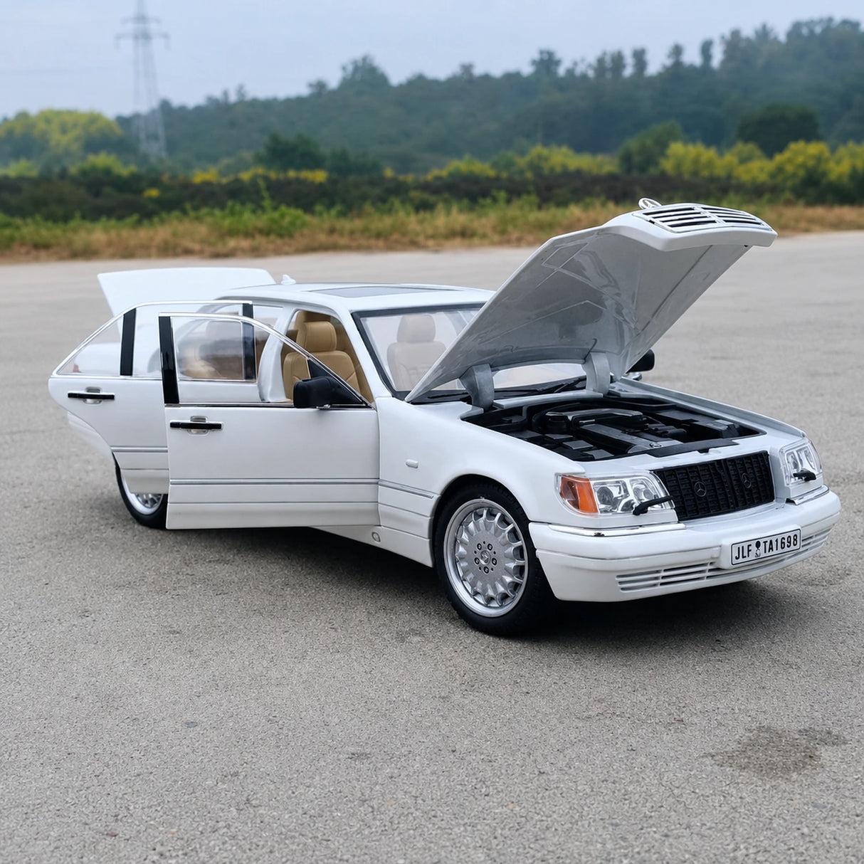 [TOY] 1:24 Mercedes-Benz 1991 600 SEL White Model Car Die-Cast