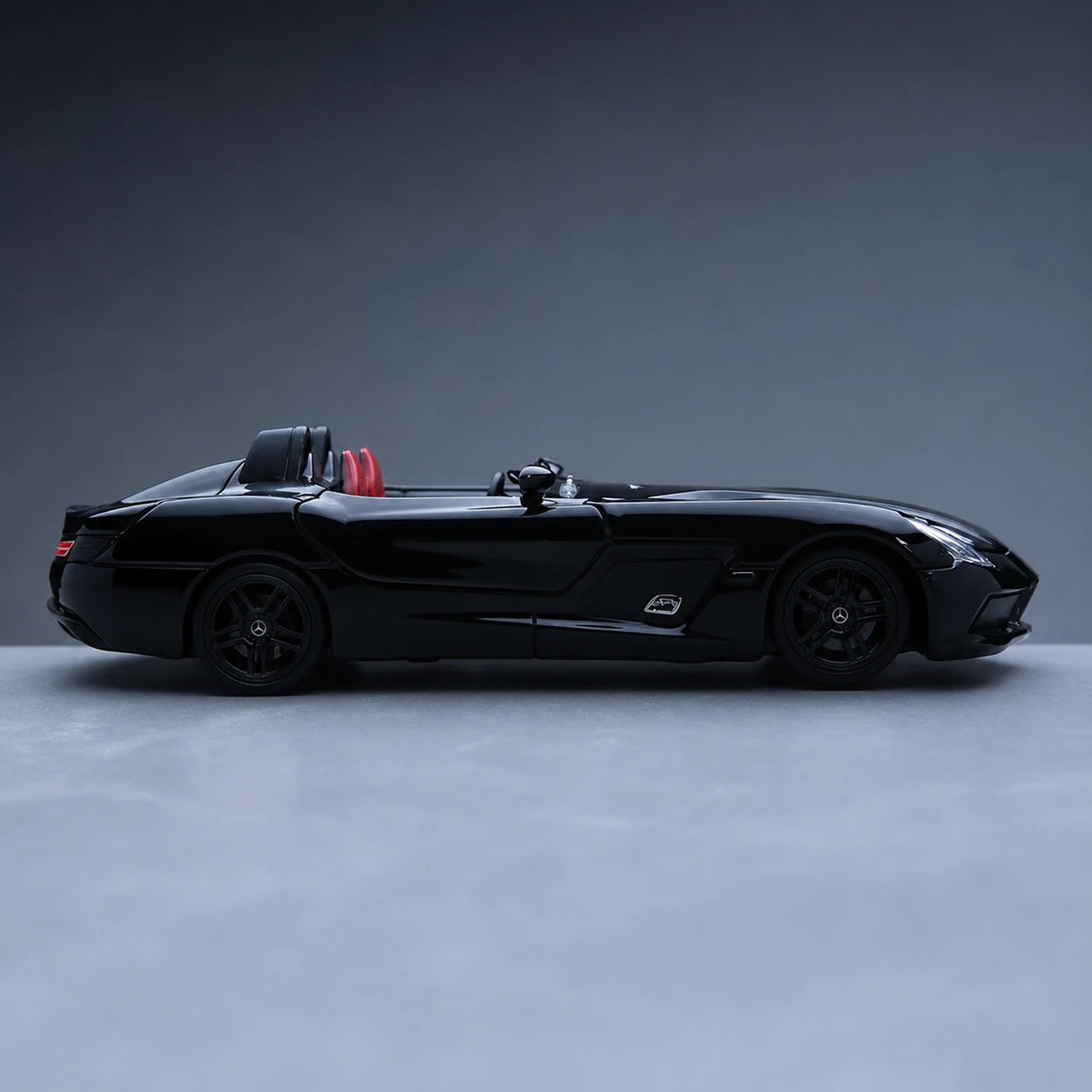 [TOY] 1:24 Mercedes-Benz 2009 SLR Stirling Moss noir voiture miniature Die-Cast