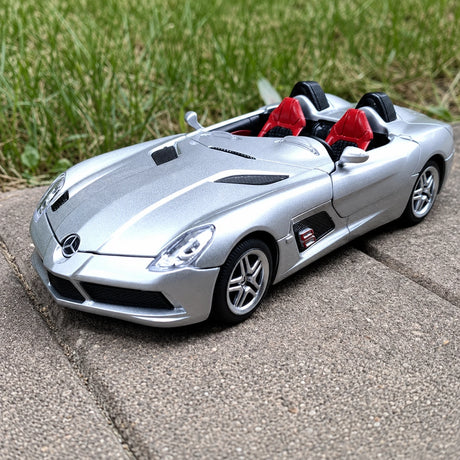 [TOY] 1:24 Mercedes-Benz 2009 SLR Stirling Moss Silver Model Car Die-Cast