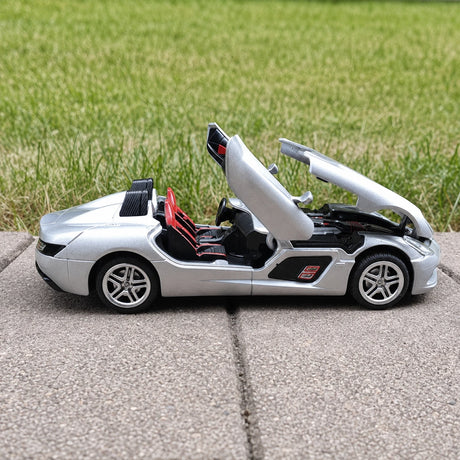 [TOY] 1:24 Mercedes-Benz 2009 SLR Stirling Moss Silver Model Car Die-Cast
