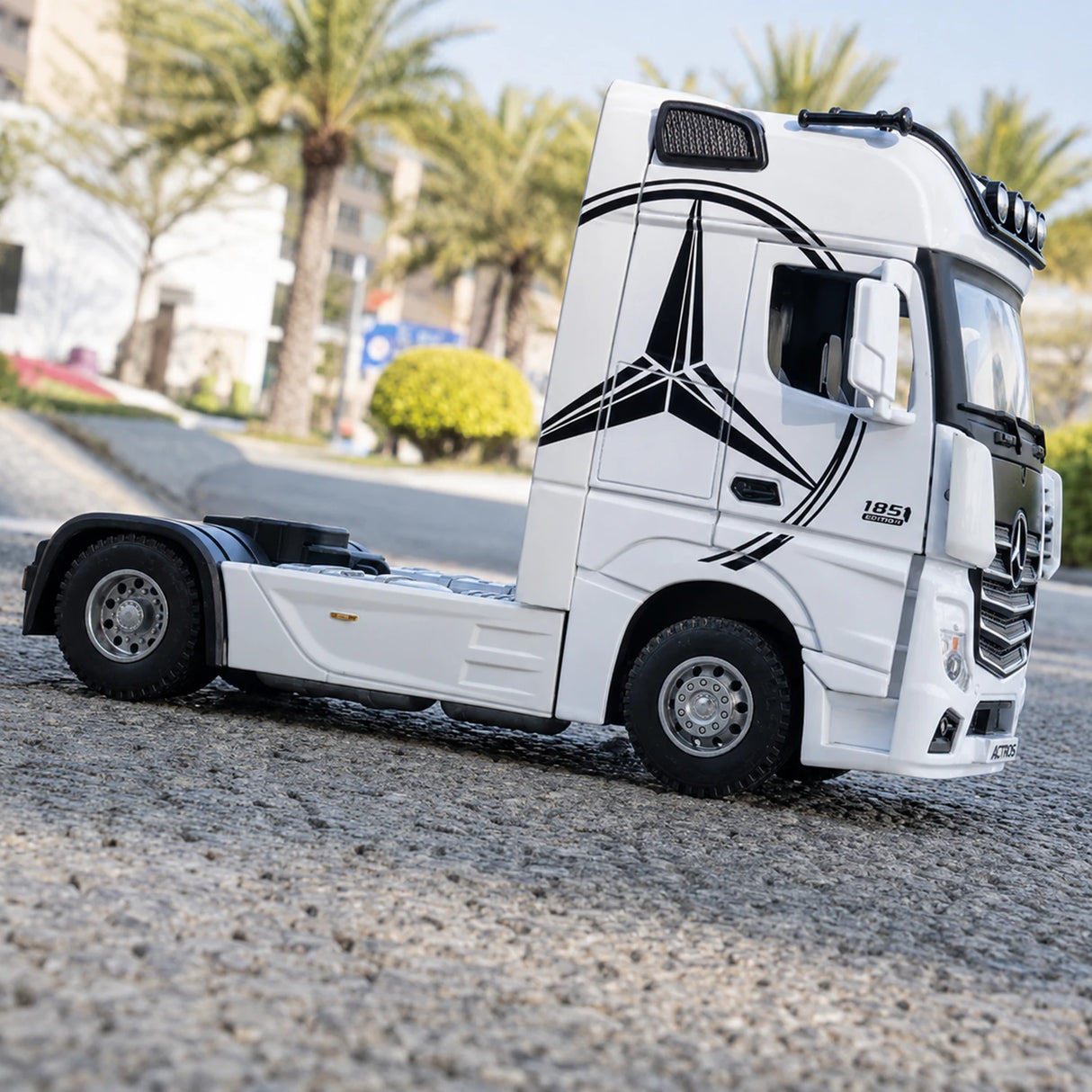 [TOY] 1:24 Mercedes-Benz 2012 Actros White Model Car Die-Cast
