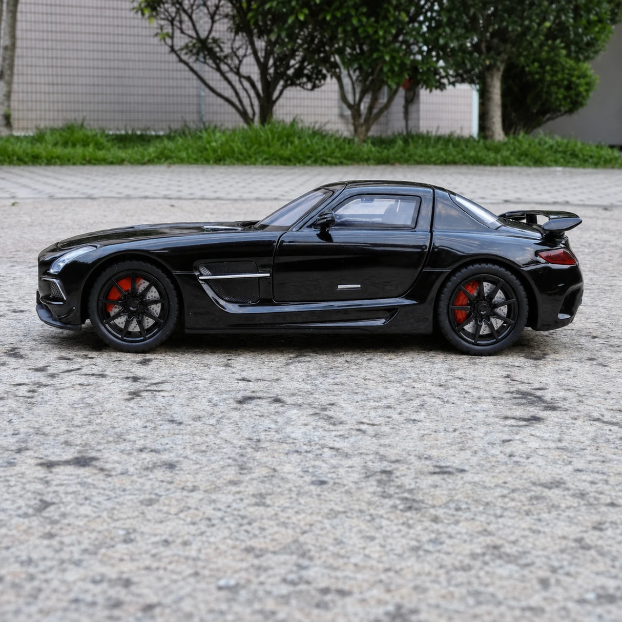Mercedes-Benz 2013 SLS AMG Black Series Black 1:24 – Diecast Display Model Die-Cast