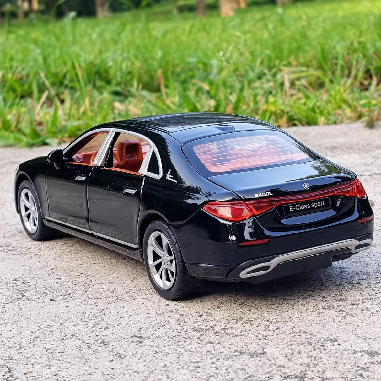 Mercedes-Benz 2017 E400 C238 Black 1:24 – Diecast Display Model Die-Cast