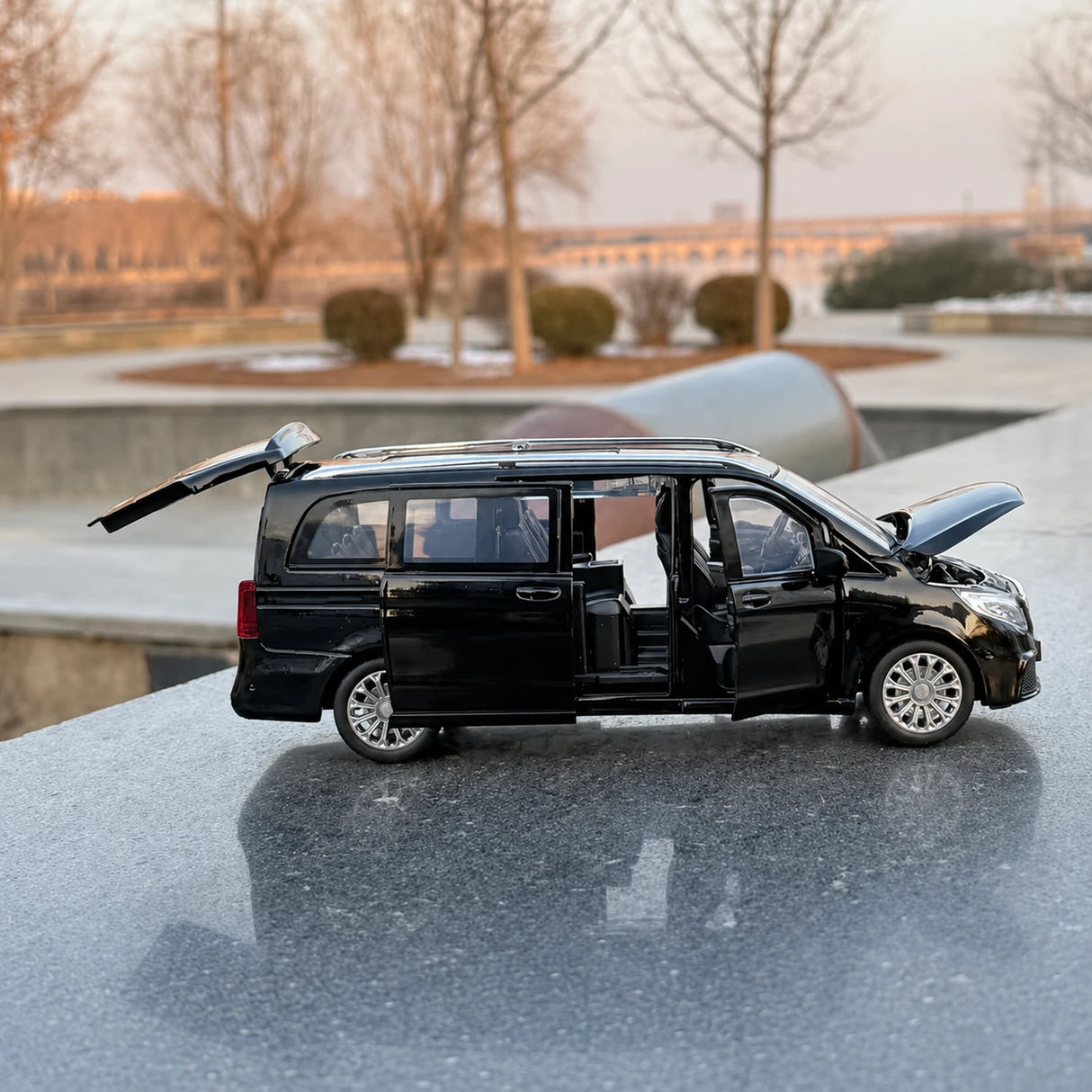 [TOY] 1:24 Mercedes-Benz 2018 V260L musta pienoismalli Die-Cast