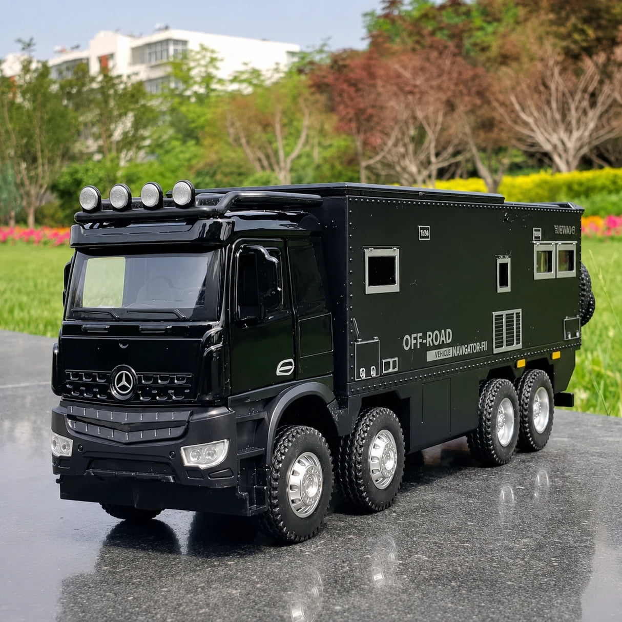 Mercedes- Arocs 2022 Nomadism Navigator F II Black 1:24 – Model wyświetlacza odlewany z odlewu