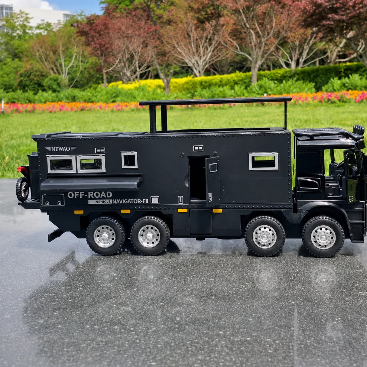 Mercedes- Arocs 2022 Nomadism Navigator F II Black 1:24 – Model wyświetlacza odlewany z odlewu