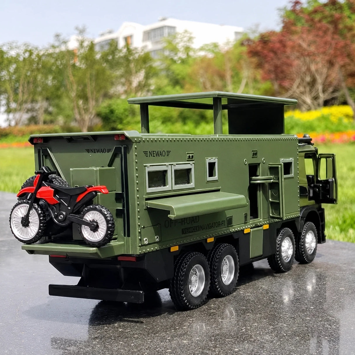 [TOY] 1:24 Mercedes-Arocs 2022 Nomadism Navigator F II Green Model Car Die-Cast