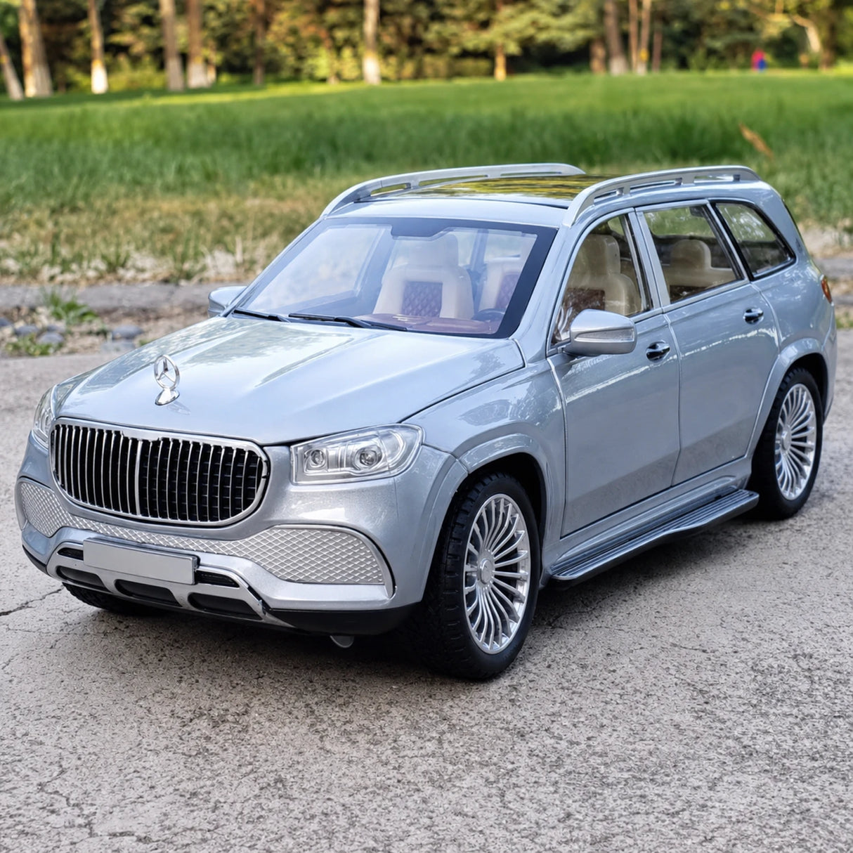 Mercedes-Maybach 2021 GLS600 Silver 1:24 – Modello espositivo in pressofusione