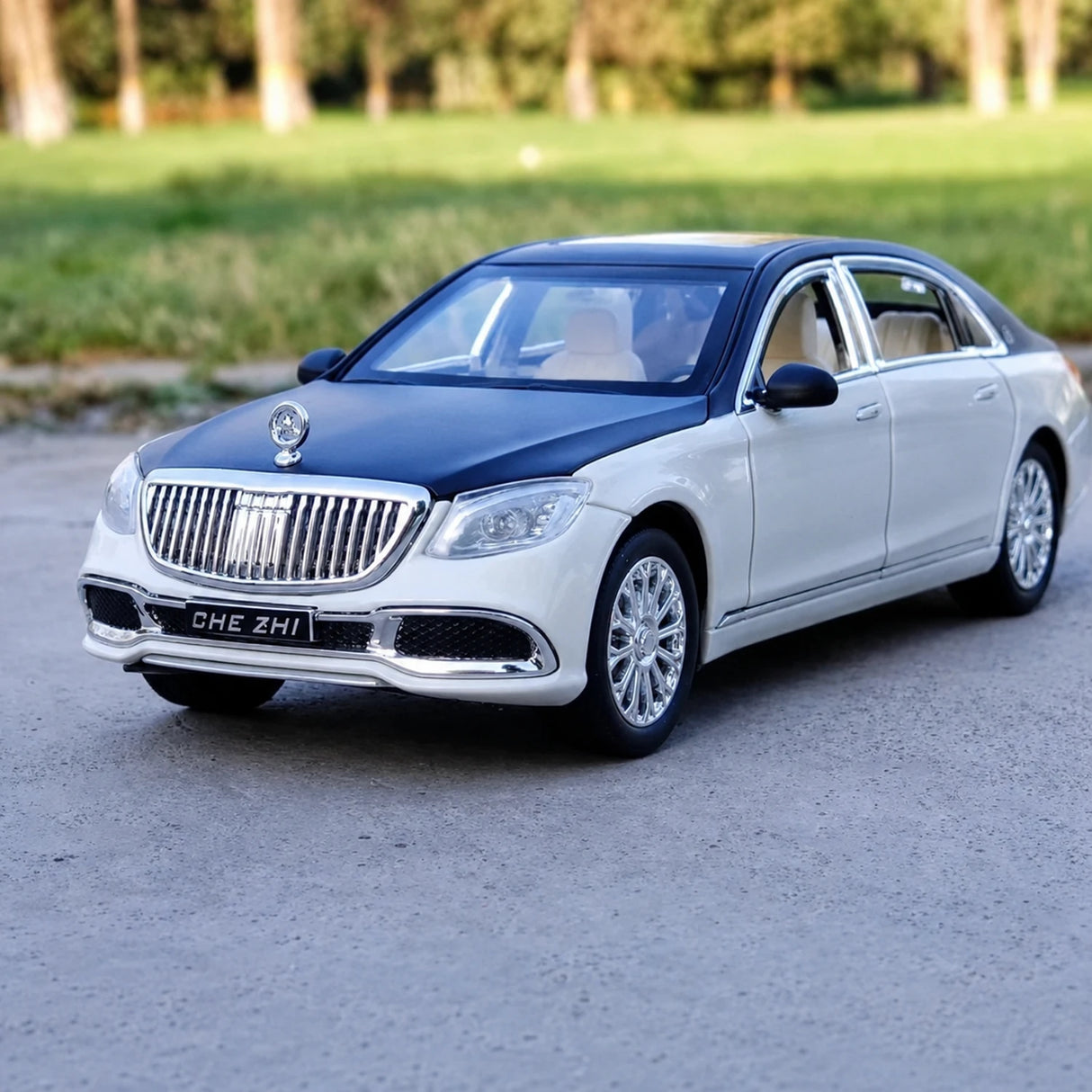 [TOY] 1:24 Mercedes-Maybach 2023 S600 Black White Model Car Die-Cast