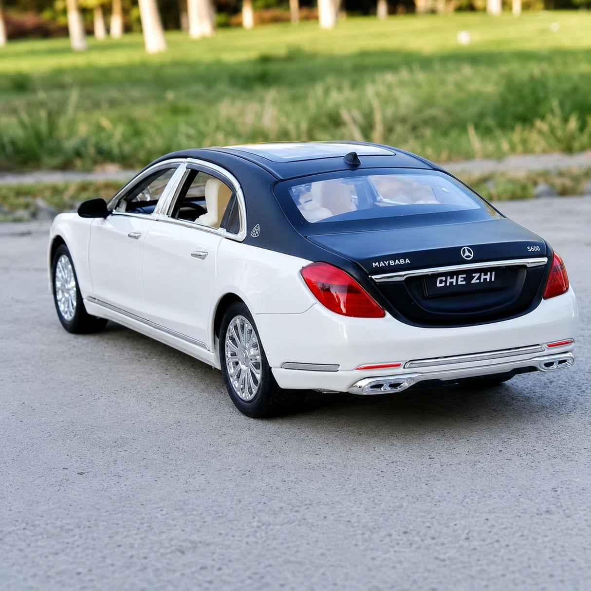 [TOY] 1:24 Mercedes-Maybach 2023 S600 Black White Model Car Die-Cast