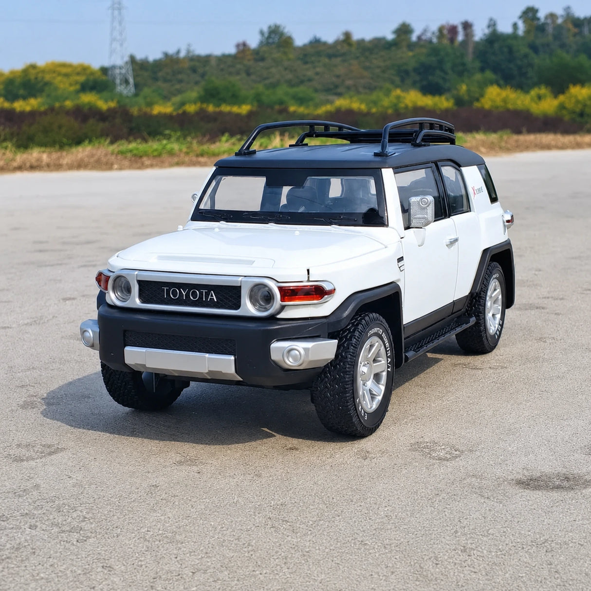 Toyota 2007 FJ Cruiser White 1:24 – model wyświetlacza odlewany