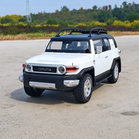 Toyota 2007 FJ Cruiser White 1:24 – model wyświetlacza odlewany