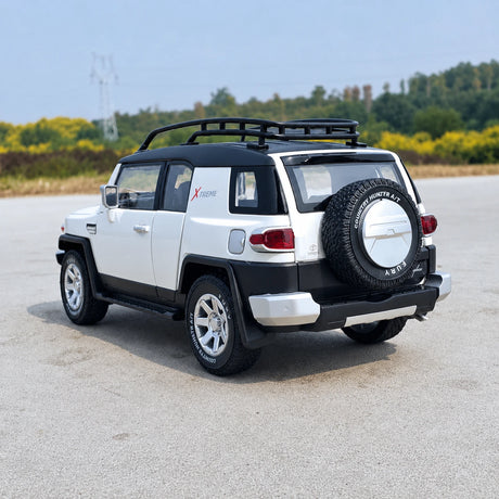Toyota 2007 FJ Cruiser White 1:24 – model wyświetlacza odlewany