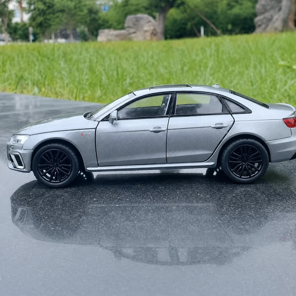 [TOY] 1:32 Audi 2025 A4L grå modellbil Die-Cast