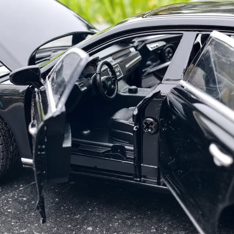 Audi 2022 A8L preto 1:32 – modelo de exposição em metal fundido