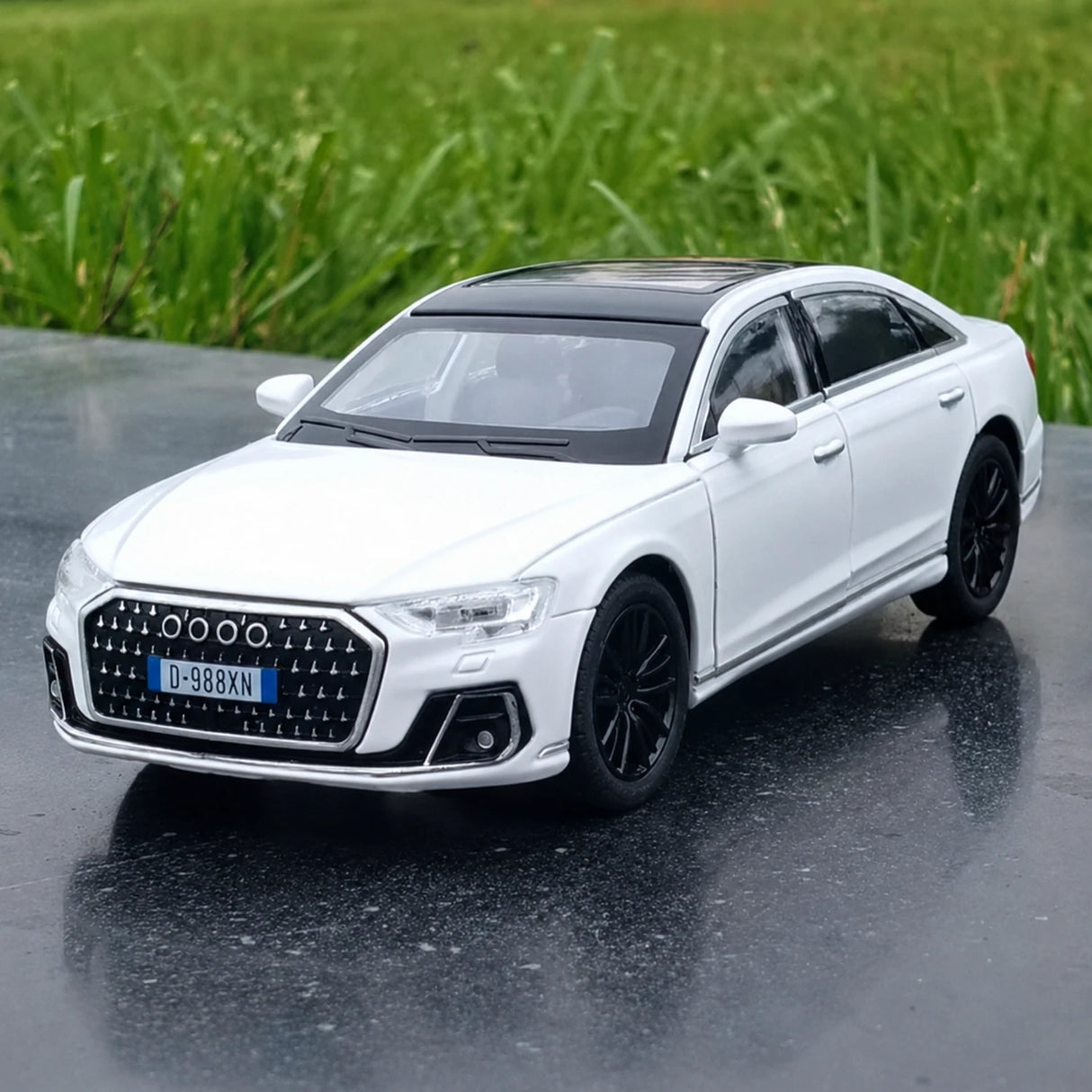 [TOY] 1:32 Audi 2022 A8L vit modellbil Die-Cast