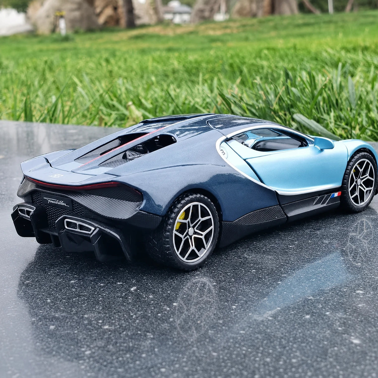 [TOY] 1:32 Bugatti 2024 Tourbillon ブルー モデルカー Die-Cast