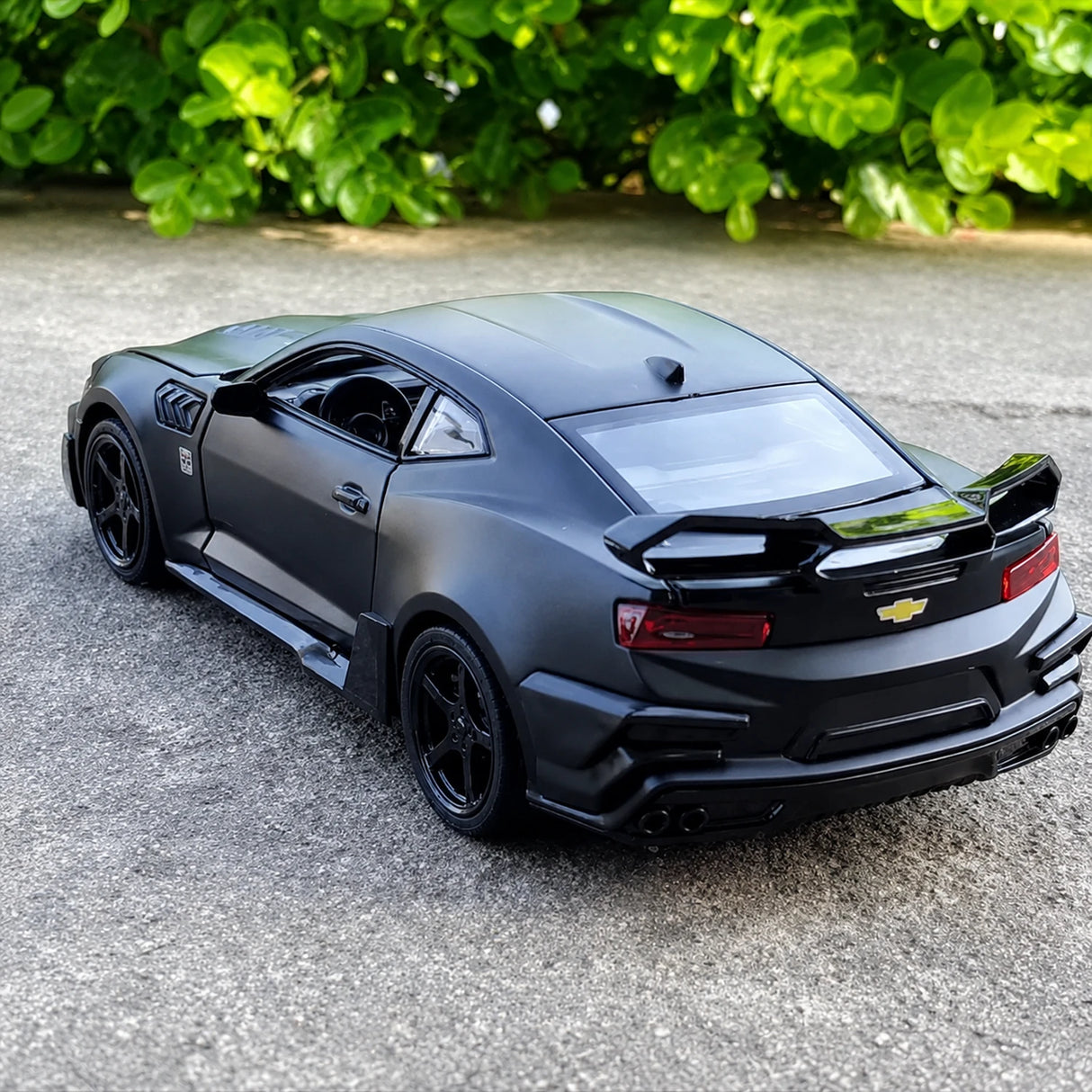Chevrolet 2017 Camaro ZL1 Black 1:32 – model z odlewem odlewanym
