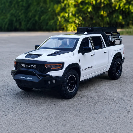 [TOY] 1:32 Dodge Hennessey 2021 Mammoth 1000 TRX vit modellbil Die-Cast