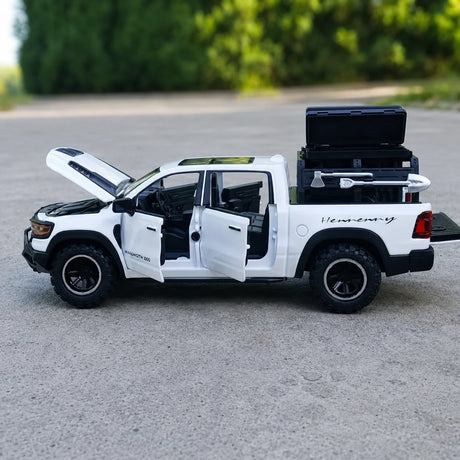 [TOY] 1:32 Dodge Hennessey 2021 Mammoth 1000 TRX vit modellbil Die-Cast