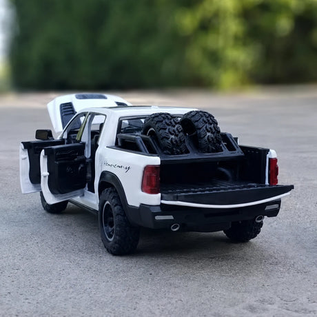[TOY] 1:32 Dodge Hennessey 2021 Mammoth 1000 TRX vit modellbil Die-Cast