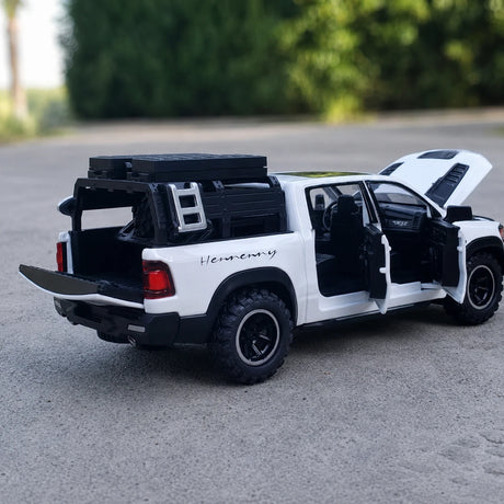 [TOY] 1:32 Dodge Hennessey 2021 Mammoth 1000 TRX vit modellbil Die-Cast