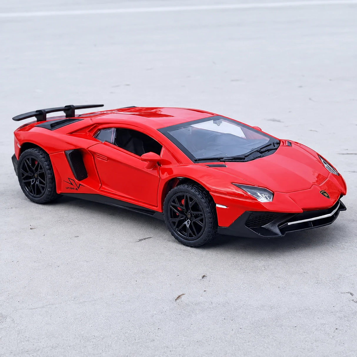 [TOY] 1:32 Lamborghini 2016 Aventador LP750-4 SV SuperVeloce röd modellbil Die-Cast