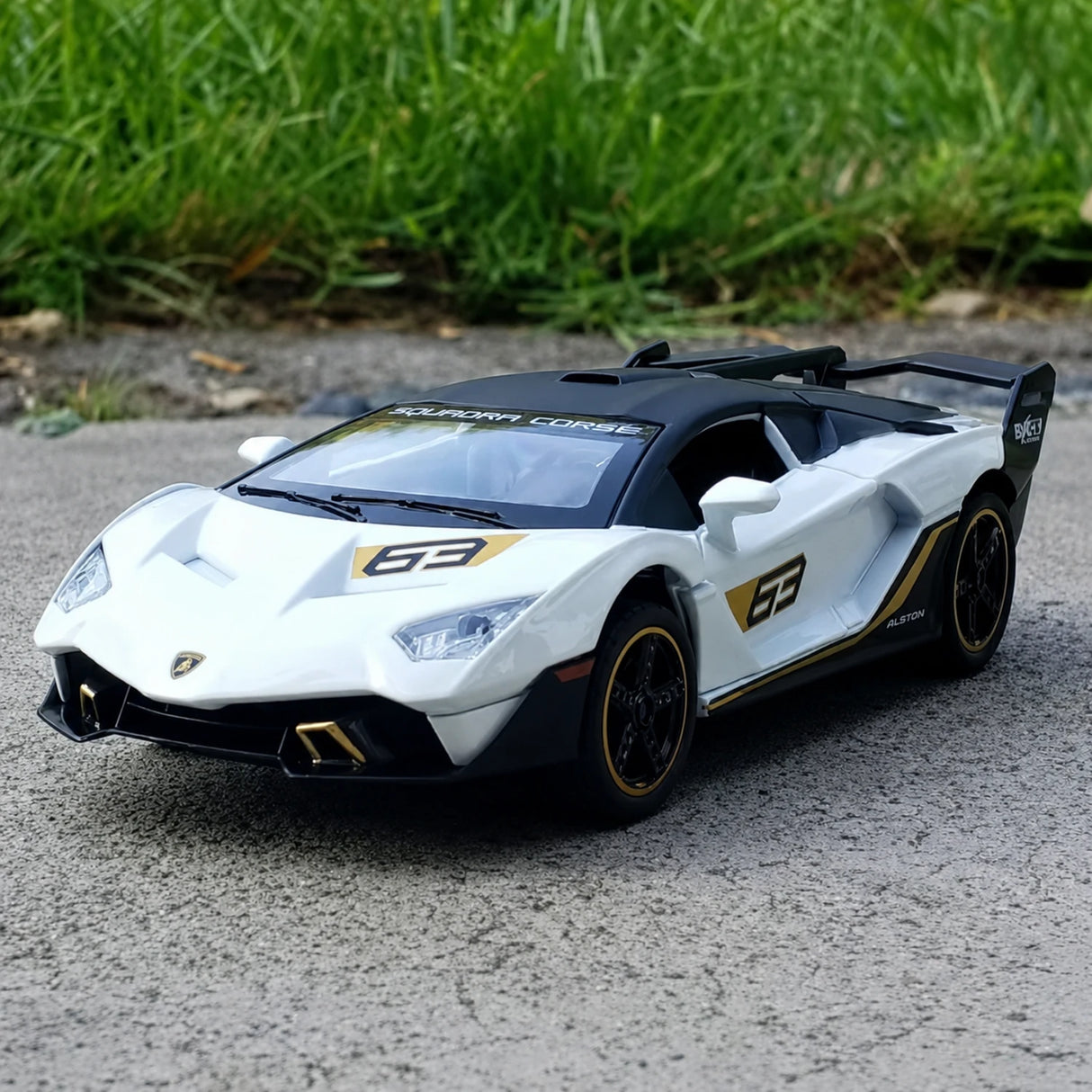 [TOY] 1:32 Lamborghini 2018 SC18 Alston vit modellbil Die-Cast