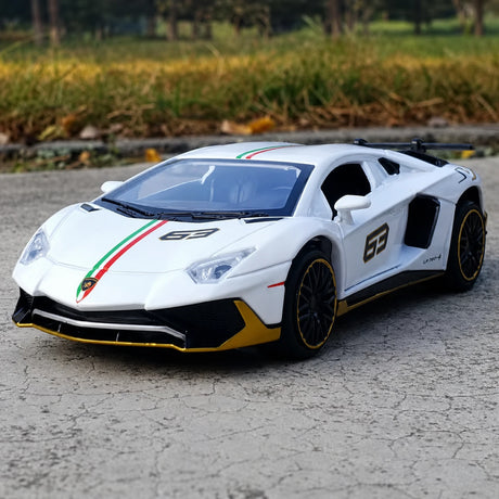 [TOY] 1:32 Lamborghini 2022 Aventador LP780-4 SVJ vit modellbil Die-Cast