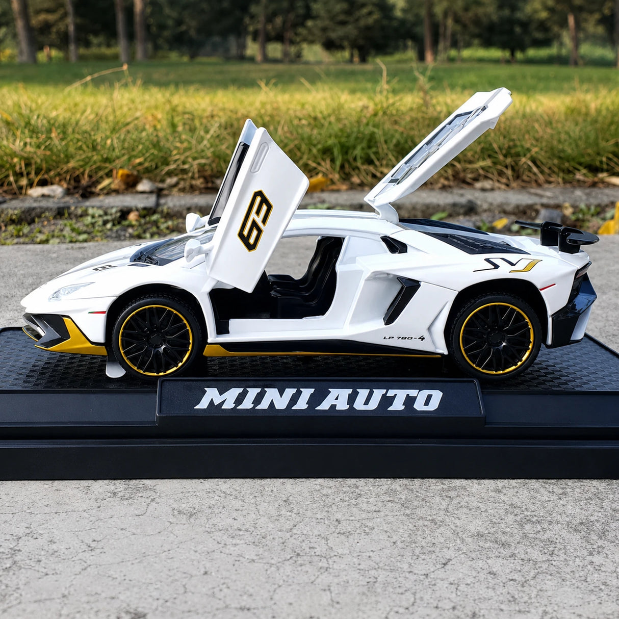 [TOY] 1:32 Lamborghini 2022 Aventador LP780-4 SVJ vit modellbil Die-Cast