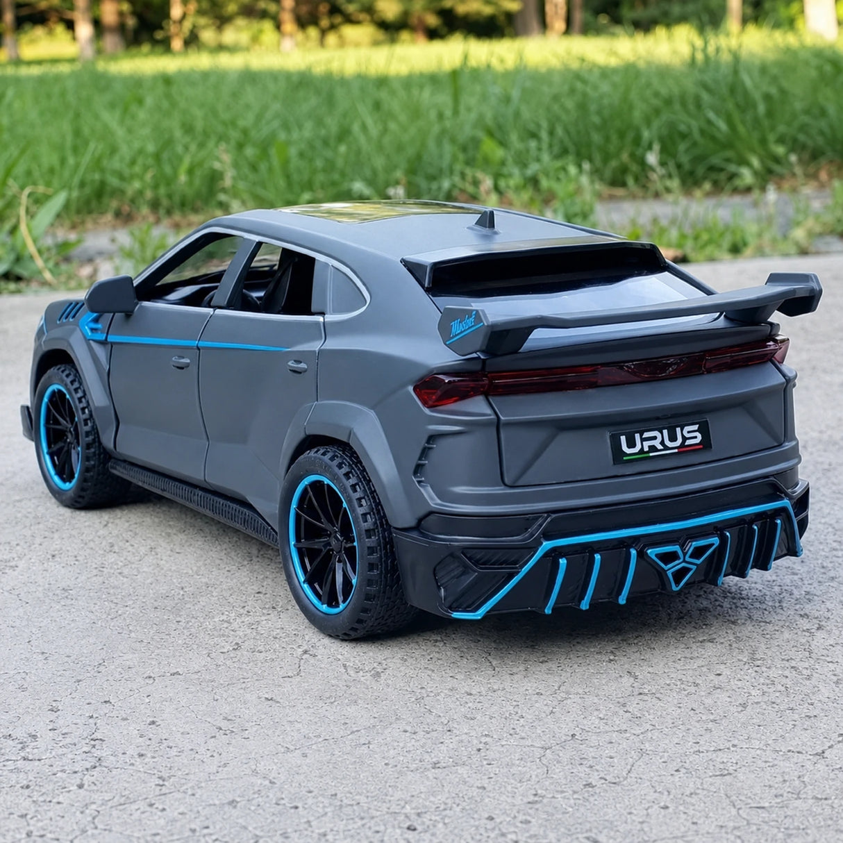[TOY] 1:32 Lamborghini 2023 Urus Mansory grå modellbil Die-Cast