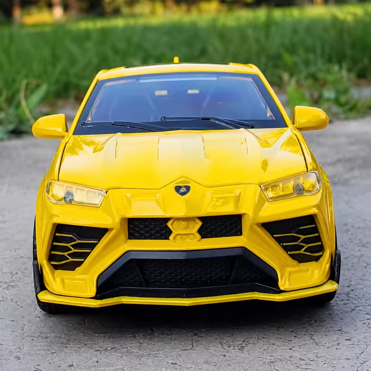 [TOY] 1:32 Lamborghini 2023 Urus Mansory gul modellbil Die-Cast