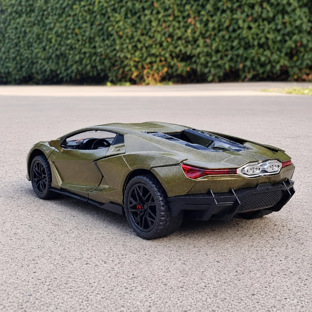[TOY] 1:32 Lamborghini 2024 Revuelto grön modellbil Die-Cast