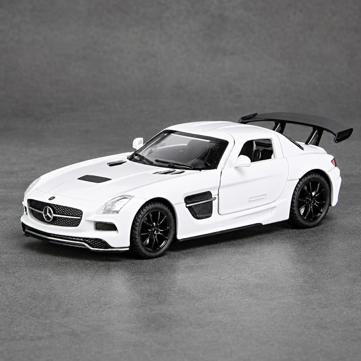 [TOY] 1:32 Mercedes-AMG 2010 SLS vit modellbil Die-Cast
