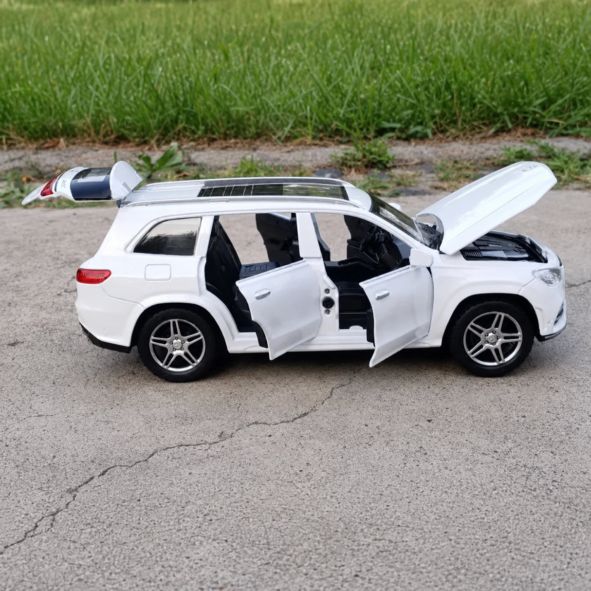 [TOY] 1:32 Mercedes-Benz 2020 GLS 580 White Model Car Die-Cast