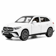 Mercedes-Benz 2023 GLC 400e vit 1:32 – modellbil i gjuten metall för display