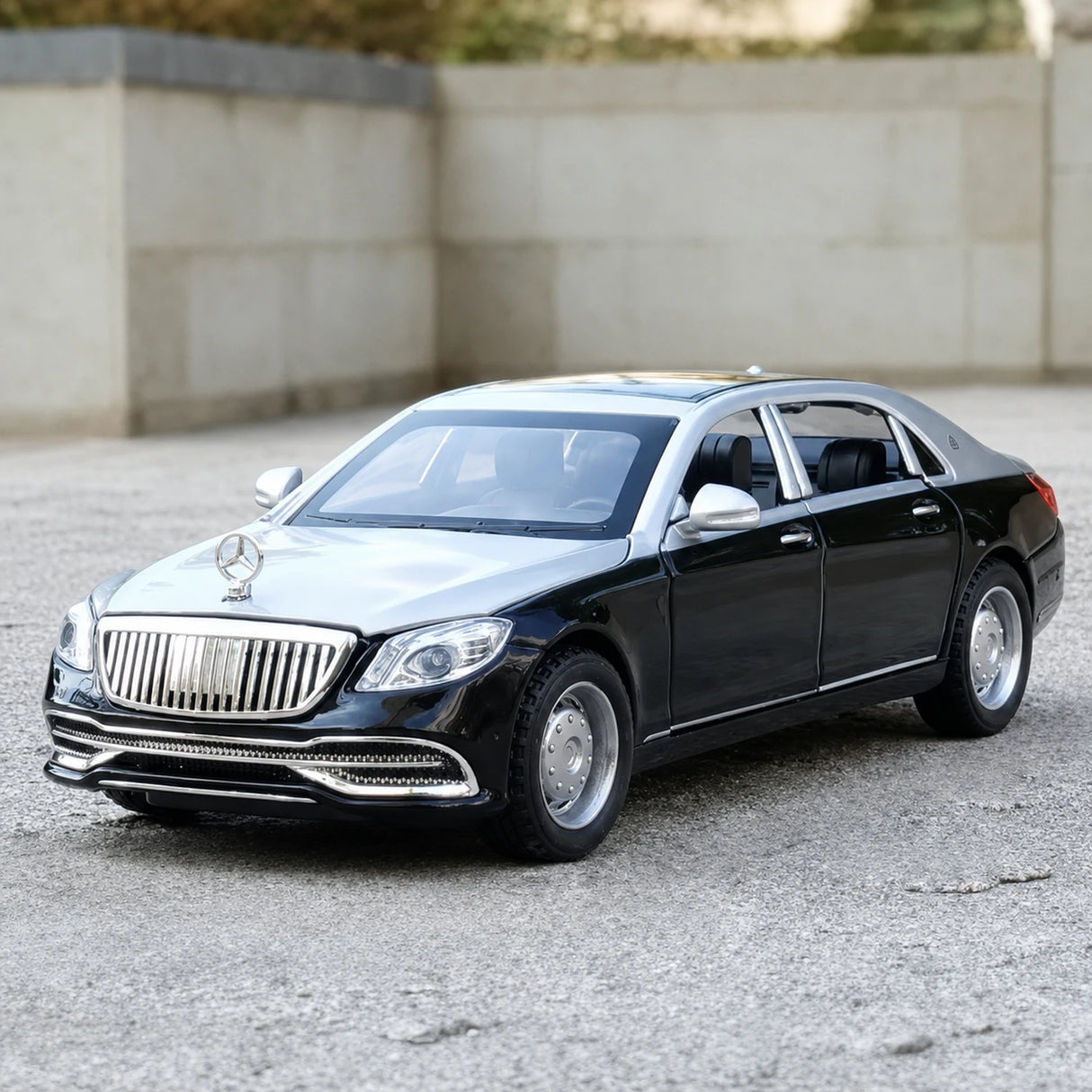 [TOY] 1:32 Mercedes-Maybach 2020 S650 silver-svart modellbil Die-Cast