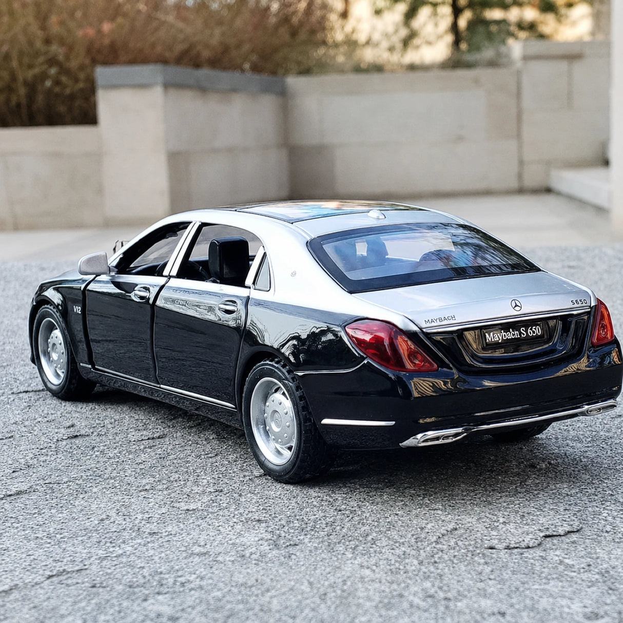 [TOY] 1:32 Mercedes-Maybach 2020 S650 silver-svart modellbil Die-Cast