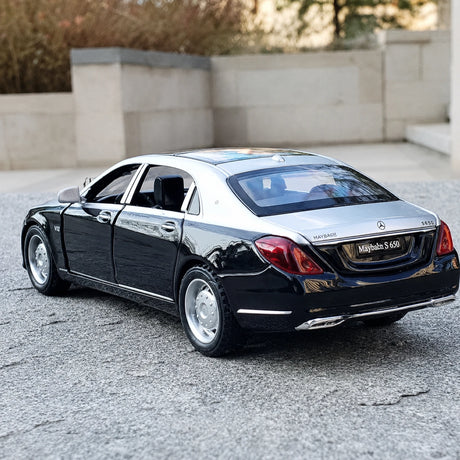 [TOY] 1:32 Mercedes-Maybach 2020 S650 silver-svart modellbil Die-Cast