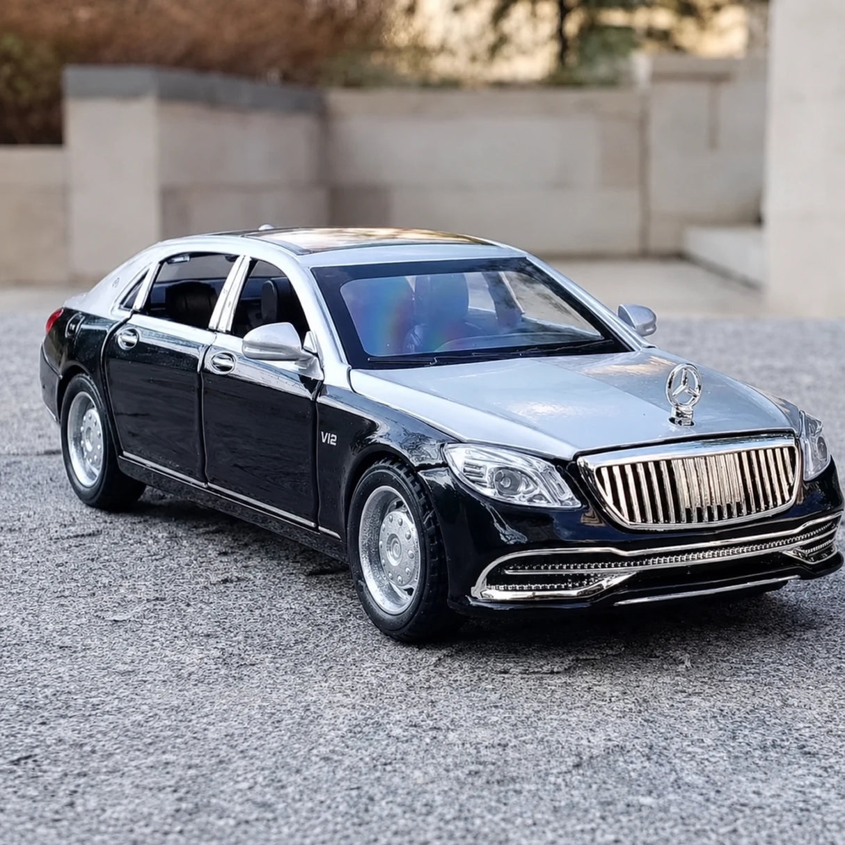[TOY] 1:32 Mercedes-Maybach 2020 S650 silver-svart modellbil Die-Cast