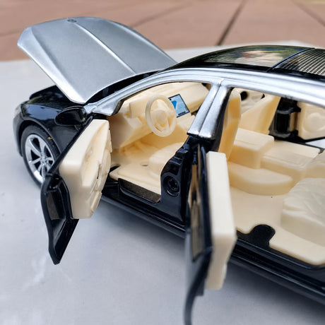 Mercedes-Maybach 2022 S680 Czarno-biały 1:32 – model wyświetlacza odlewany