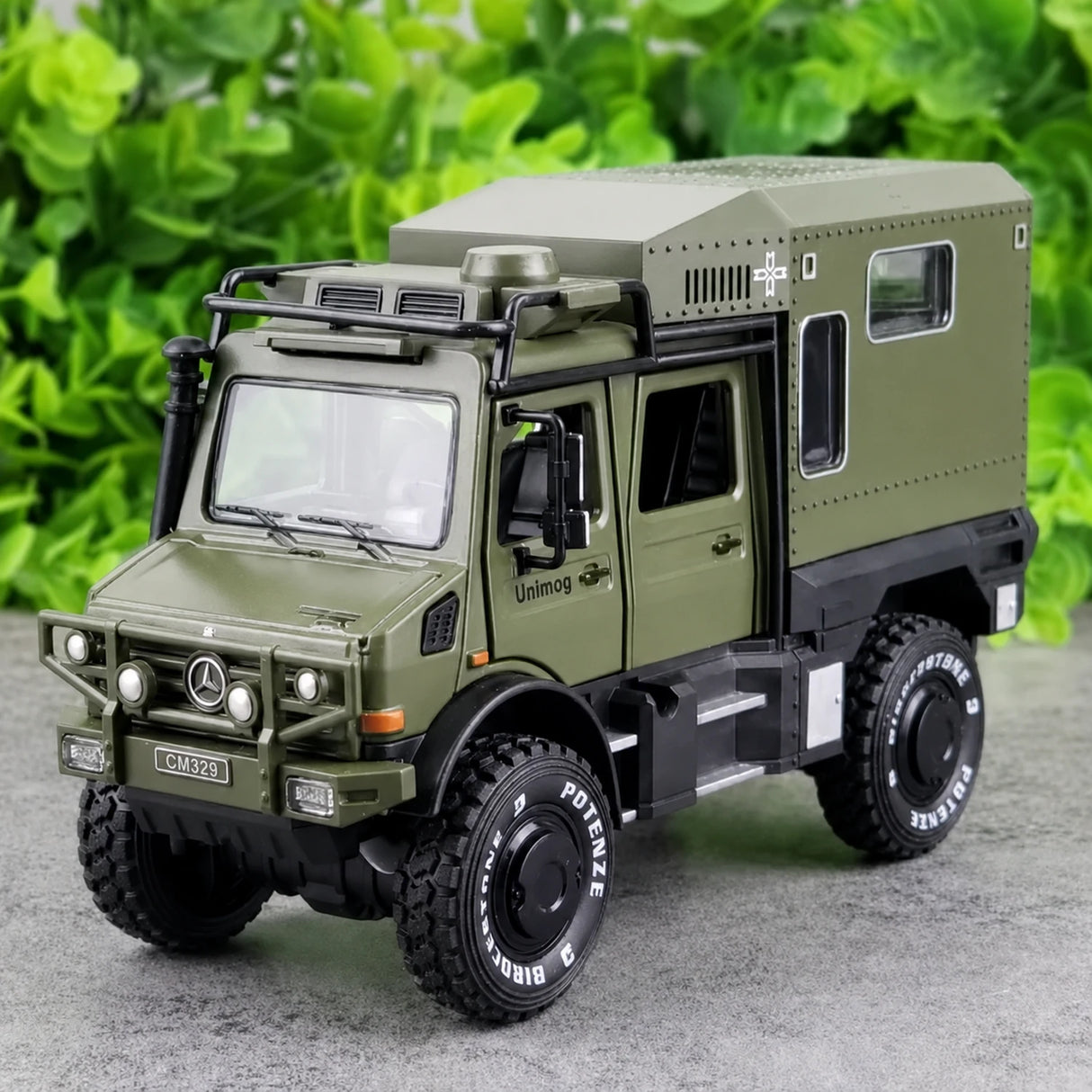 [TOY] 1:32 Mercedes-Unimog 2013 Nomadism U4000 RV grön modellbil Die-Cast