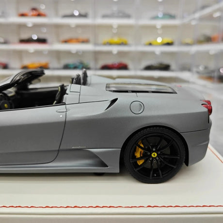 [Dino Model] 1:18 Ferrari 2008 430 Scuderia Spider 16M grå modellbil harts