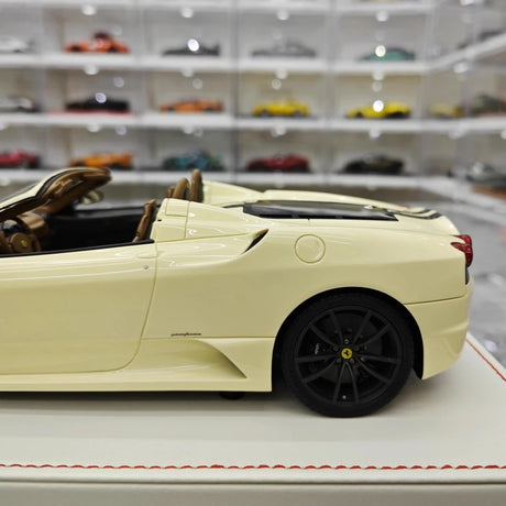 [Dino Model] 1:18 Ferrari 2008 430 Scuderia Spider 16M vit modellbil harts